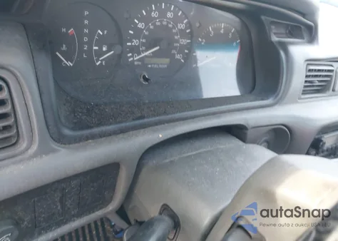 2000 Toyota Camry Le from USA, damaged, VIN 4T1BG22K9YU667907